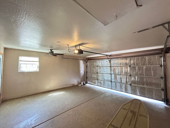 Building Photo - 3 Bedroom, 2 Bathroom, 2 Car Garage