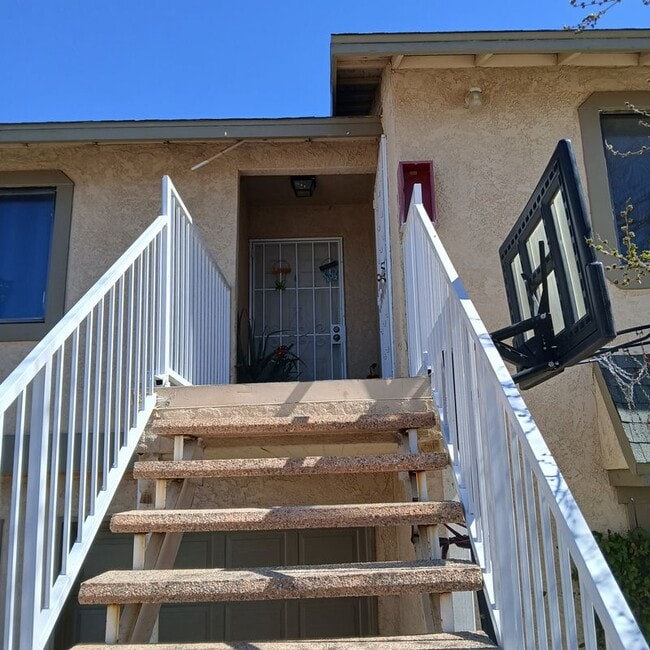 Building Photo - 509 E Ave Q