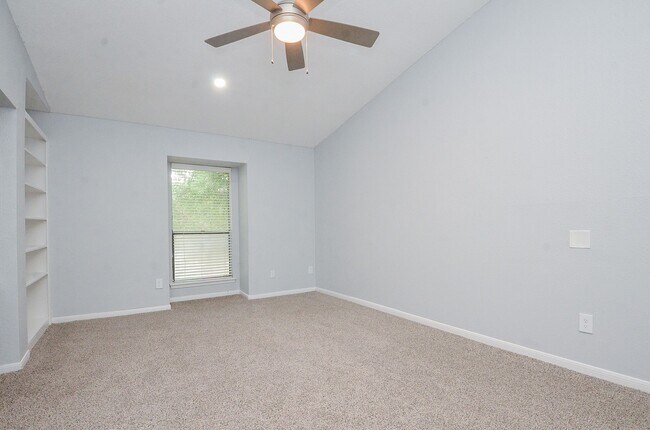 Building Photo - 5711 Sugar Hill Dr
