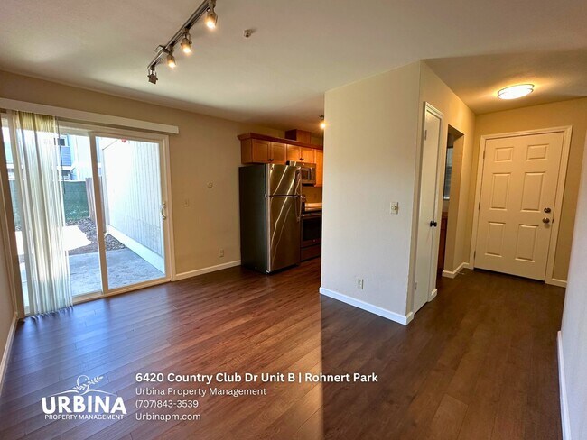 Building Photo - 6420 Country Club Dr