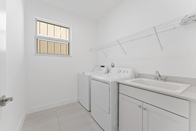 Building Photo - 1346 Harvester Xing