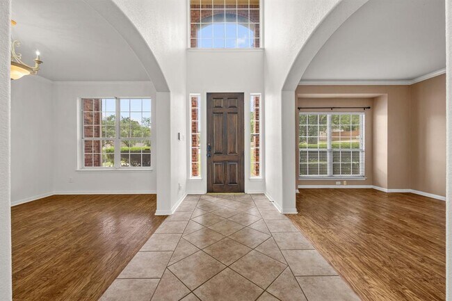 Building Photo - 11905 Lake Stone Dr