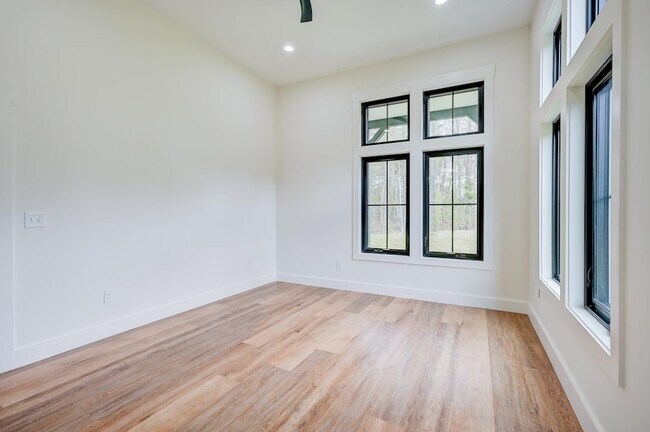 Building Photo - 19 Hidden Glade Dr