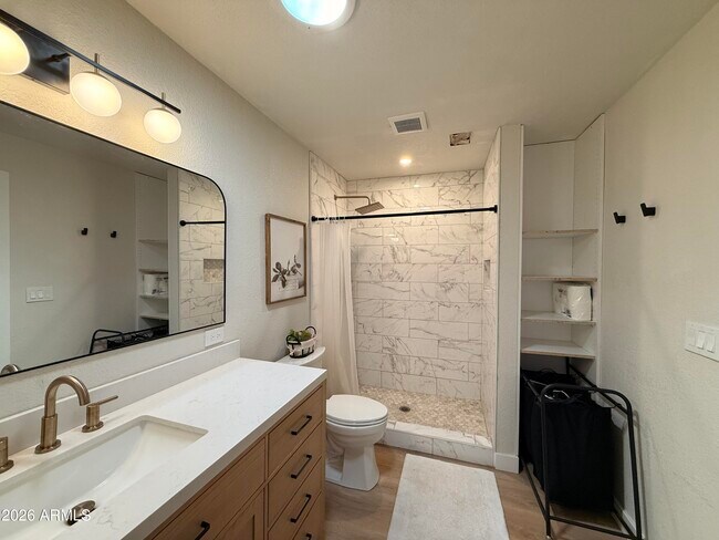 Building Photo - 1744 N Ridge Cir