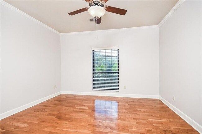 Building Photo - 2865 Lenox Rd NE