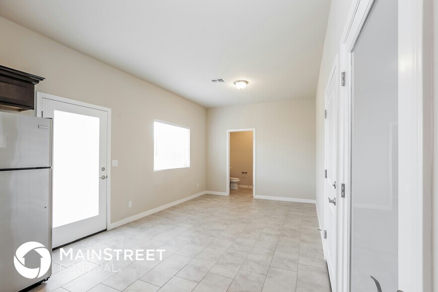 Building Photo - 2000 N 36th St