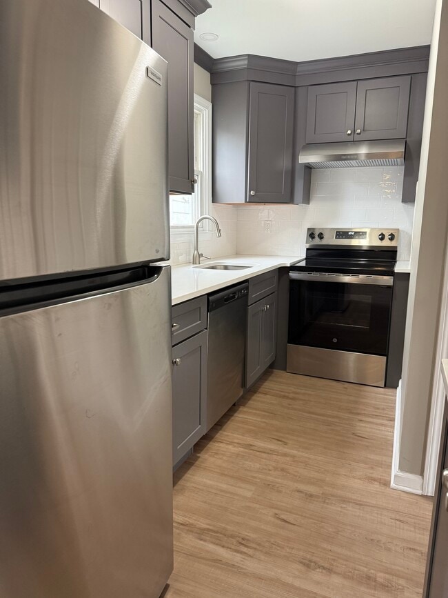 Building Photo - 2 Frances Ave