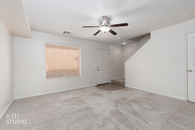 Building Photo - Sky Hawk Townhome