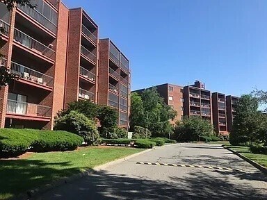 Building Photo - 3 Summit Dr