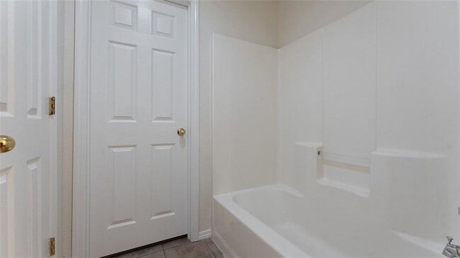 Building Photo - 3000 SW Windrift Ave