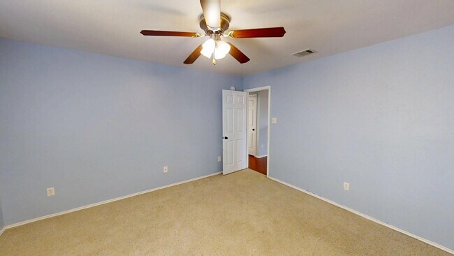 Building Photo - "Spacious 5-Bedroom Oasis with Pool on Gri...