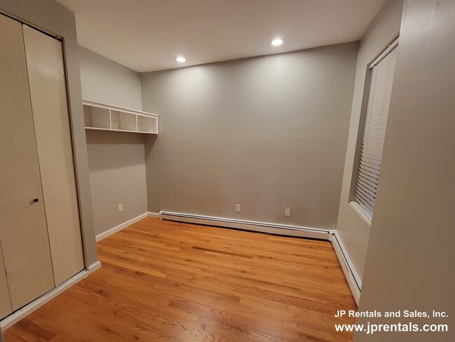 Building Photo - 390 Riverway