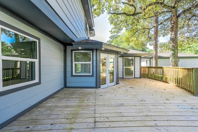 Building Photo - 3511 Tree Ln