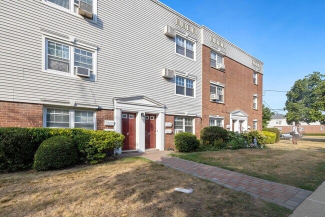 Building Photo - 25 Hastings Ave