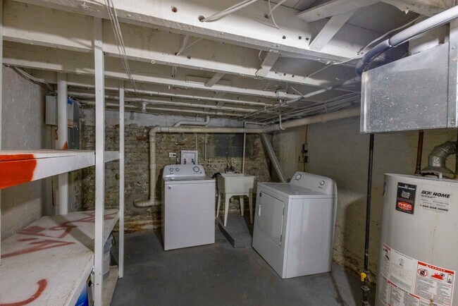 Building Photo - Charming 2BD/1BA Townhome in Patterson Park, MD!