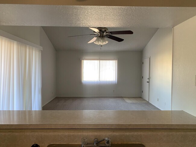 Building Photo - 2182 N Pantano Rd