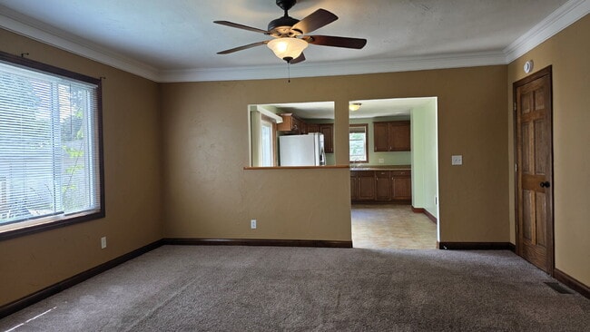 Building Photo - 826 Tayco St