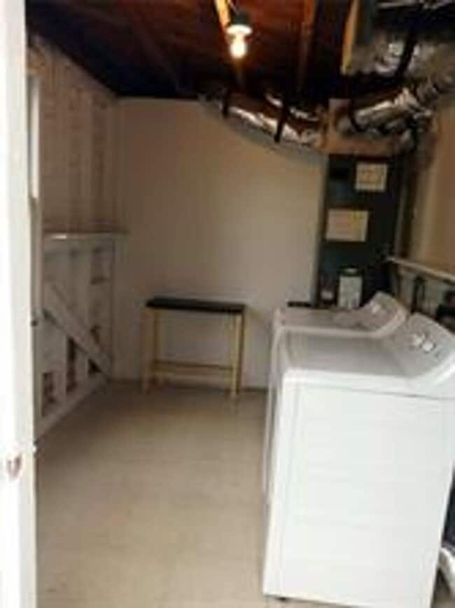 Building Photo - 2 Bedroom / 1 Bath Sanford Apartment Avail...