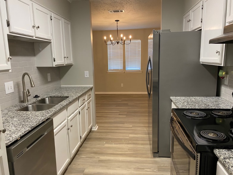 Building Photo - 4903 Sanderson Ln