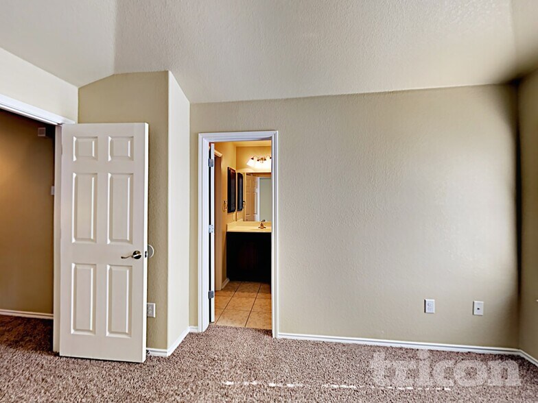 Building Photo - 3846 Bogie Way