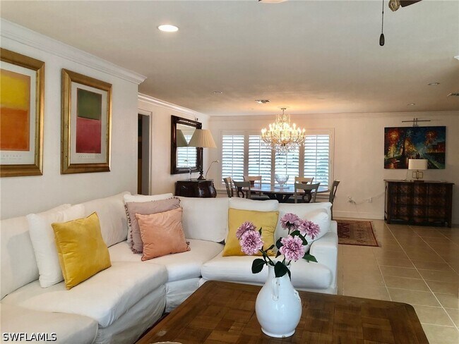 Building Photo - 283 Cypress Way W