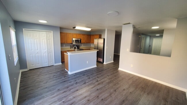 Building Photo - 8007 Sutton Terrace Ln