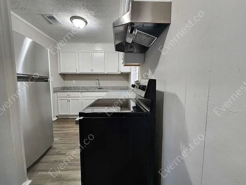 Building Photo - 9121 Morris Dr SW