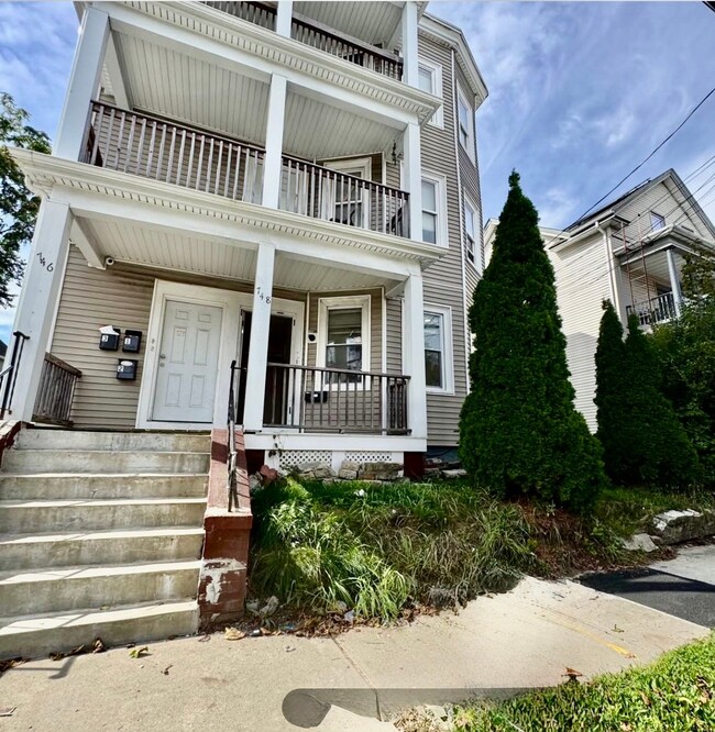 Building Photo - 748 Douglas Ave