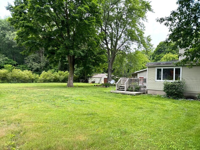 Building Photo - 144 Waukazoo Dr