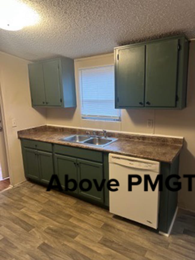 Building Photo - 3 Bedroom and 2 Bathroom Mobile home in the Tanglewood area