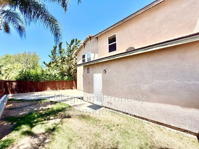 Building Photo - 28853 Sarasota Way