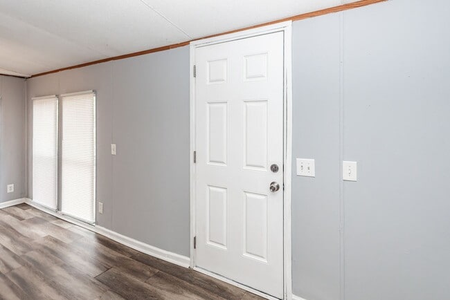 Building Photo - 2 Bedroom, 1 Bathroom Home in Charleston Farms - North Charleston
