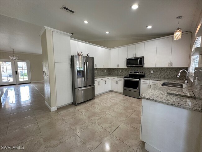 Building Photo - 12870 Eagle Pointe Cir