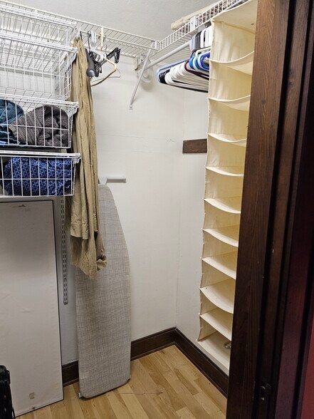 Closet 1 - 521 Memphis Ave
