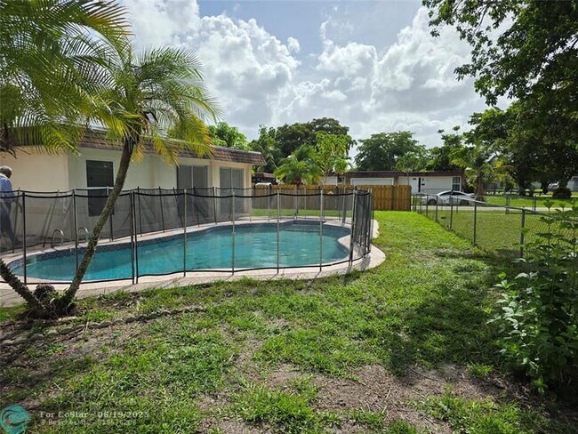 Building Photo - 7816 NW 70th Terrace