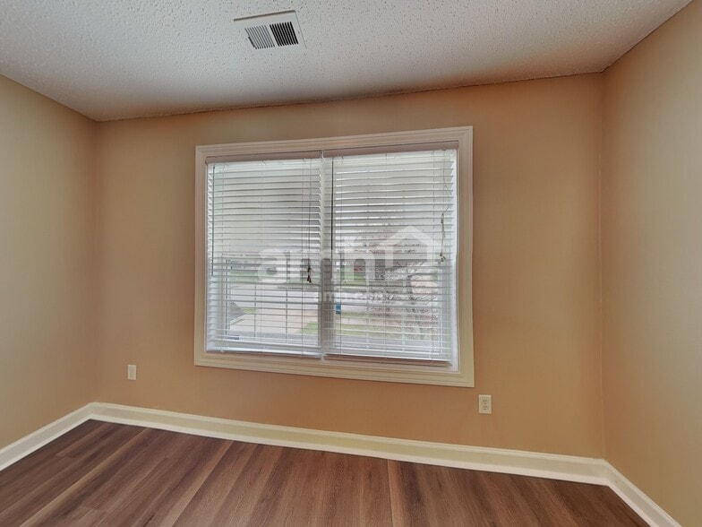 Building Photo - 5896 Monticello Square Ln