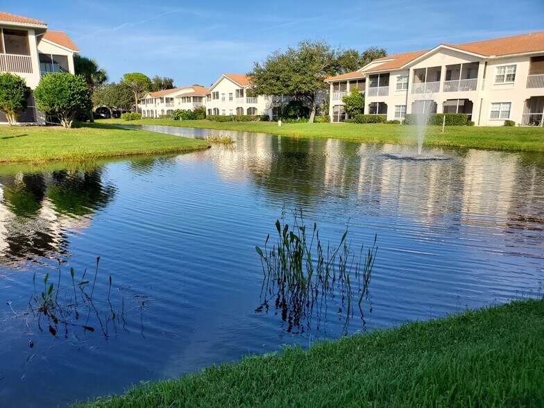 Building Photo - 4212 Central Sarasota Pky