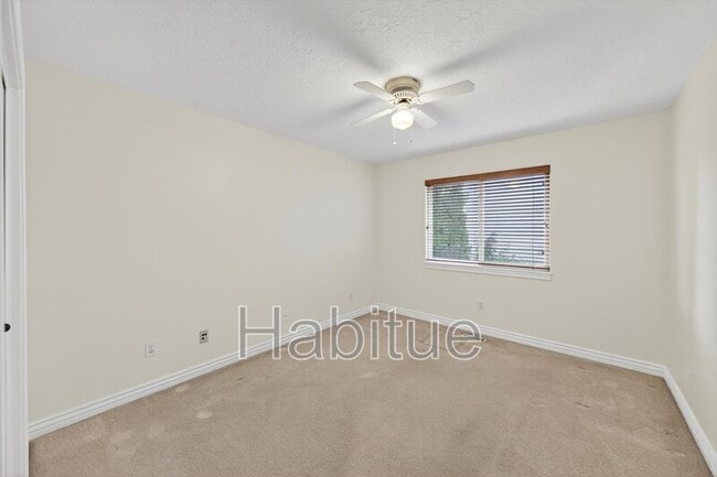 Building Photo - 393 E Trailside Dr