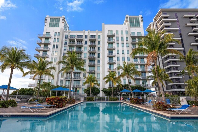 Building Photo - 300 S Australian Ave