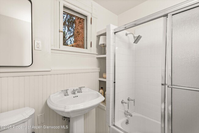 Building Photo - 500 W Francis St