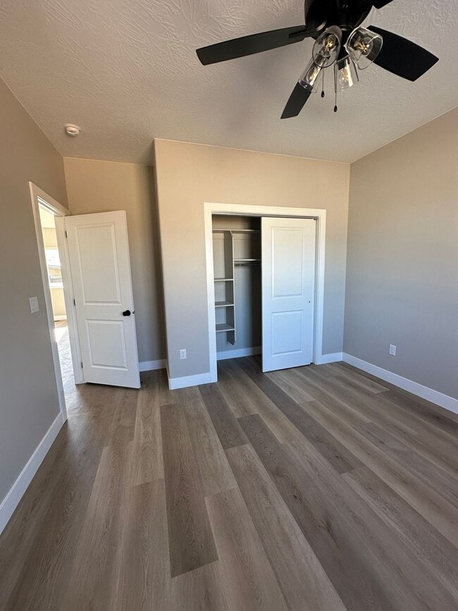 Building Photo - Inviting upstairs unit now available