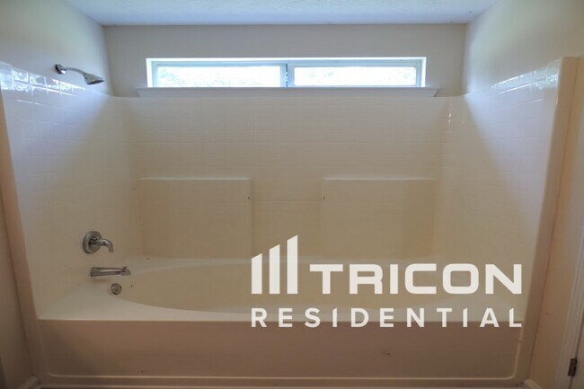 Building Photo - 99 Floresta Dr