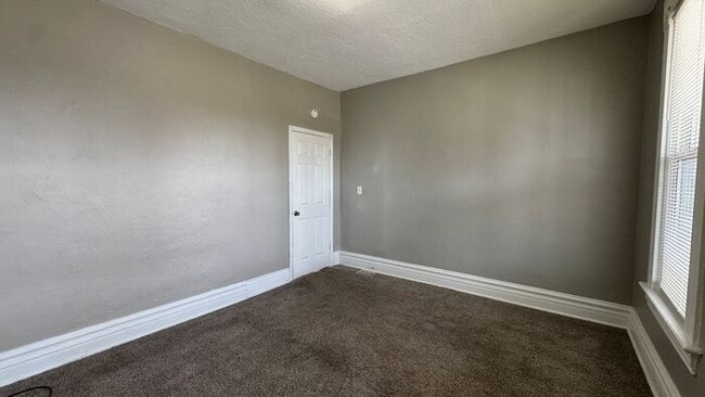 Building Photo - Charming 3-Bedroom Home with Convenient Lo...