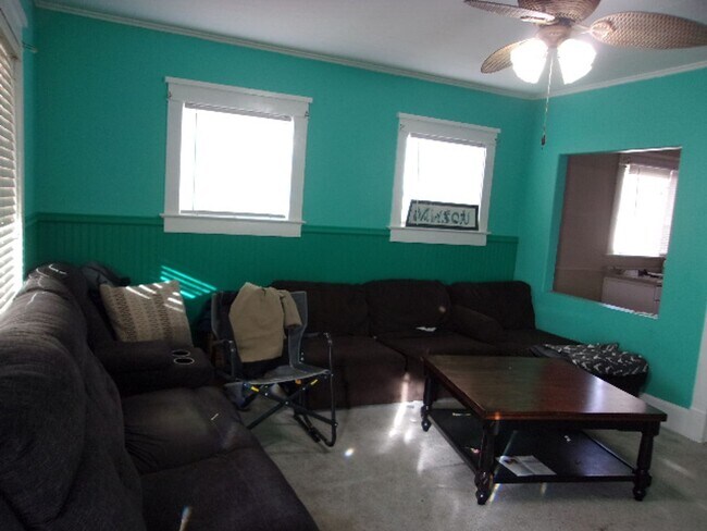 Building Photo - 234 W 400 N