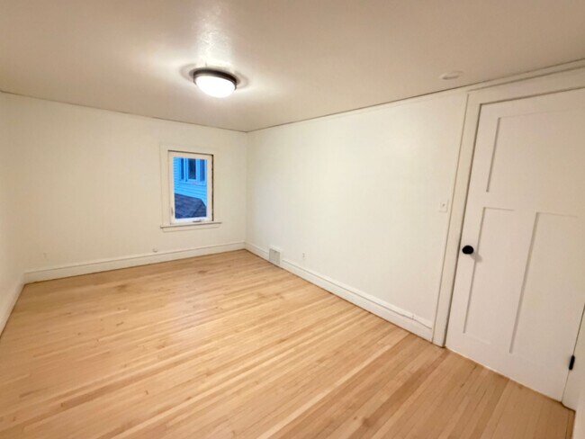 Building Photo - 1301-1303 Hammond Ave
