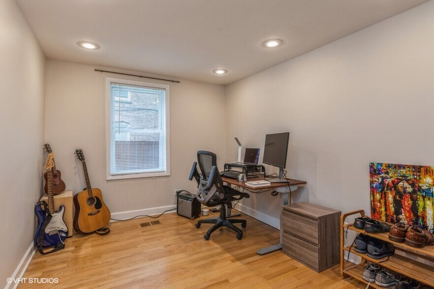 Building Photo - 1426 N Greenview Ave