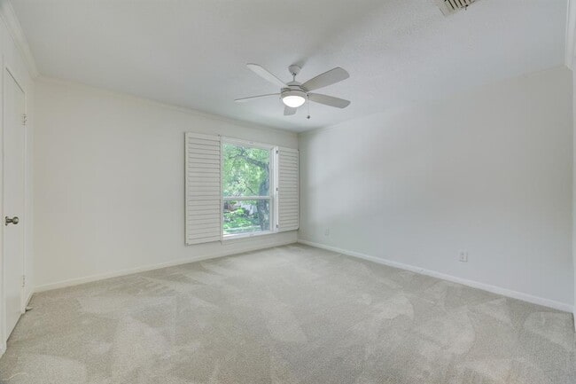 Building Photo - 5858 Sugar Hill Dr