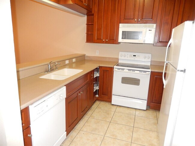 Building Photo - 1520 Crescent Hills Dr