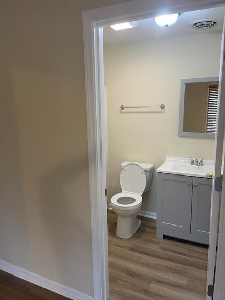 Building Photo - 1021 Fall Creek Rd