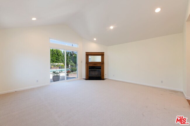 Building Photo - 4948 Petit Ave